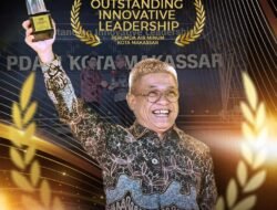 Perumda Kota Makassar, Beni Iskandar, Terima Penghargaan CNN Indonesia Awards 2024 Kategori Outstanding Innovative Leadership