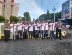 SATLANTAS POLRES Bone Bergandengan Tangan PWI Bone Bagi Takjil