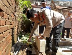 Bedah Rumah: Kapolres AKBP Yudi Frianto Memulai Proyek dengan Peletakan Batu Pertama