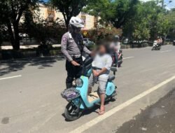 Polantas Bone Tegur Anak-Anak Pengguna Sepeda Listrik di Jalan Raya
