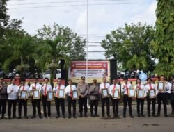 Atas Kinerja Luar Biasa Dalam Pelayanan Publik Puluhan Personel Polres Bone Raih Penghargaan