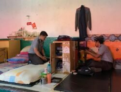Petugas Rutan Selayar Geledah Kamar Hunian WBP, Pastikan Tidak Ada Barang Terlarang