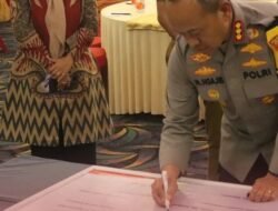 Sosialisasi Pengawasan Pemilihan Pilkada 2024 di Makassar: Kapolrestabes Tanda Tangani Komitmen Netralitas