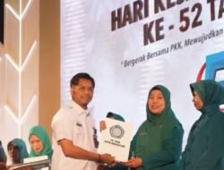 Pj Sekda Kota Makassar Terima Piagam Apresiasi dari PKK Kota Makassar