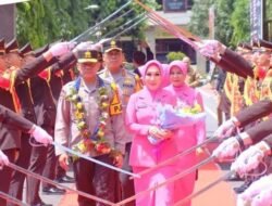 Pelepasan Irjen Pol Andi Rian R Djajadi dengan Tradisi Pedang Pora di Polda Sulsel
