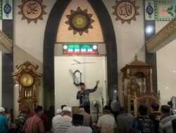 Camat Kepulauan Sangkarrang Jalin Silaturahmi dengan Jamaah Masjid di Pulau Kodingareng