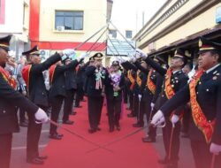 Polrestabes Makassar Gelar Upacara dan Tradisi Pelepasan Purnawirawan Periode November 2023 – Oktober 2024