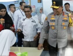 Kapolda Sulsel Tinjau Program Makan Siang Gratis di SMPN 1 Makassar