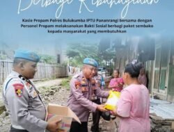 Momen Propam Polres Bulukumba Serahkan Bantuan Sembako ke Warga Kurang Mampu