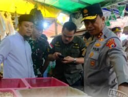 Kapolda Sulsel dan Gubernur Sulsel Pantau Harga Sembako di Pasar dan Distributor