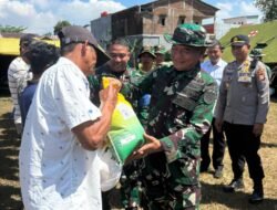 DIVISI INFANTERI 3 KOSTRAD DAN YONARMED 6 TAMARUNANG/3 KOSTRAD Gelar Latihan dan Bagikan Sembako di Gowa