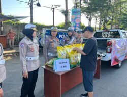 Polwan Ditlantas Polda Sulsel Gelar Bakti Sosial Sambut HUT ke-77 Polwan RI