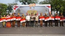Kapolri Berikan Tali Asih kepada Keluarga Komjen Pol. (Purn) Moehammad Jasin dan Para Veteran Seroja di Hari Juang Polri 2025