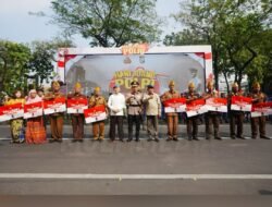 Kapolri Berikan Tali Asih kepada Keluarga Komjen Pol. (Purn) Moehammad Jasin dan Para Veteran Seroja di Hari Juang Polri 2025