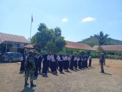 DANYONKAV 10/MENDAGIRI TINJAU LATIHAN TAKTIS TINGKAT PELETON, PERSONEL BERIKAN WAWASAN KEBANGSAAN KEPADA SISWA SMP SATAP MONCONGLOE